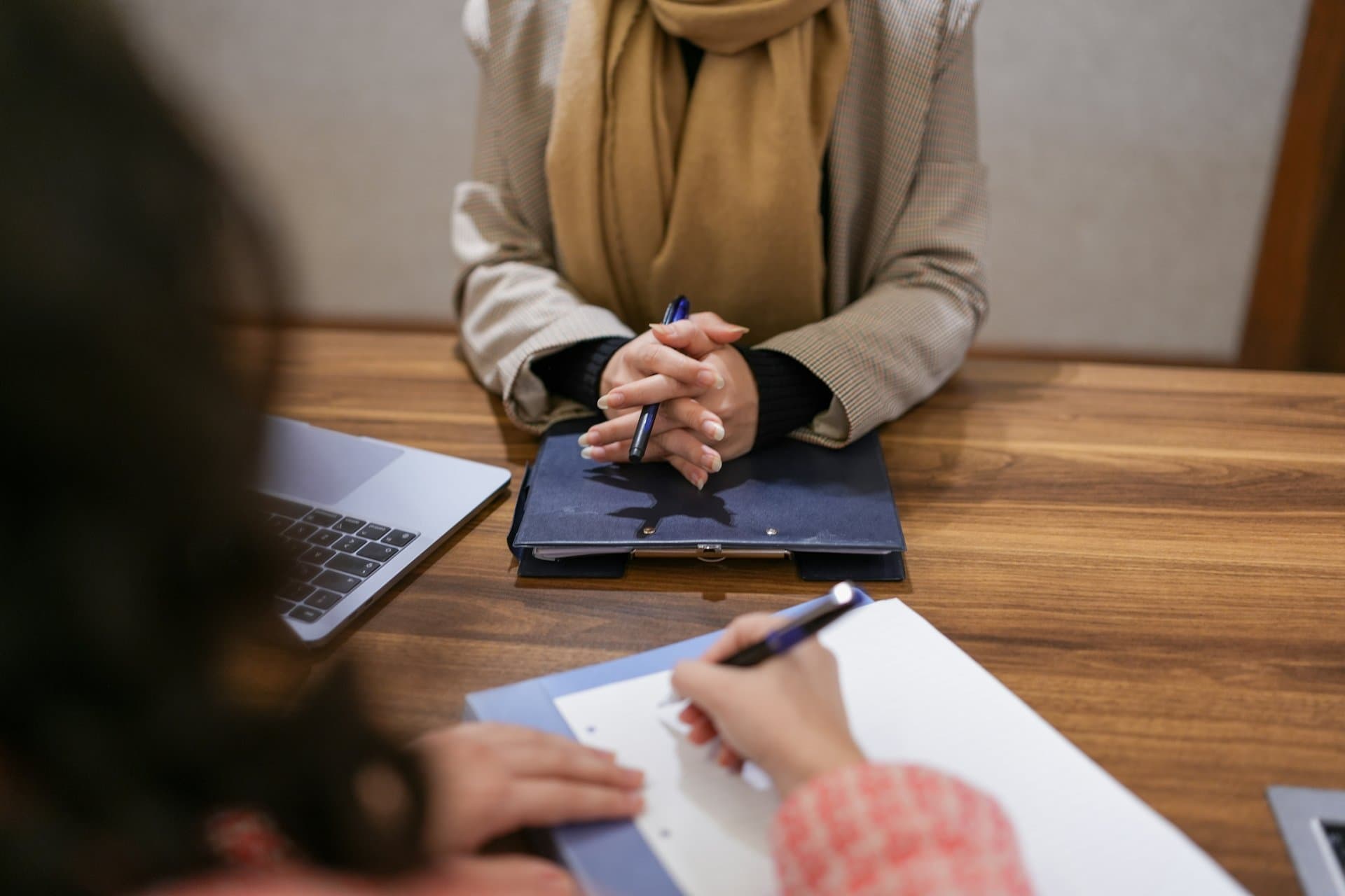 Comment éviter les formules creuses dans les offres d'emploi