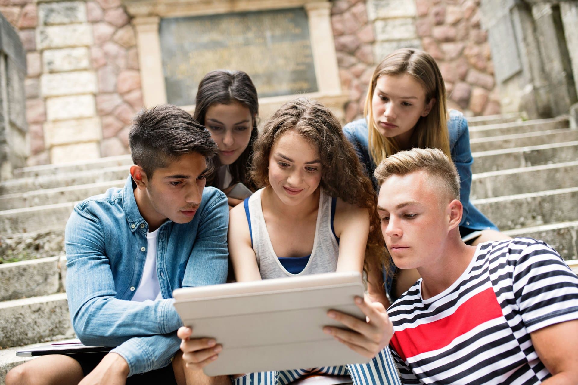 Employee Videos for Recruitment: What Really Works with Gen Z