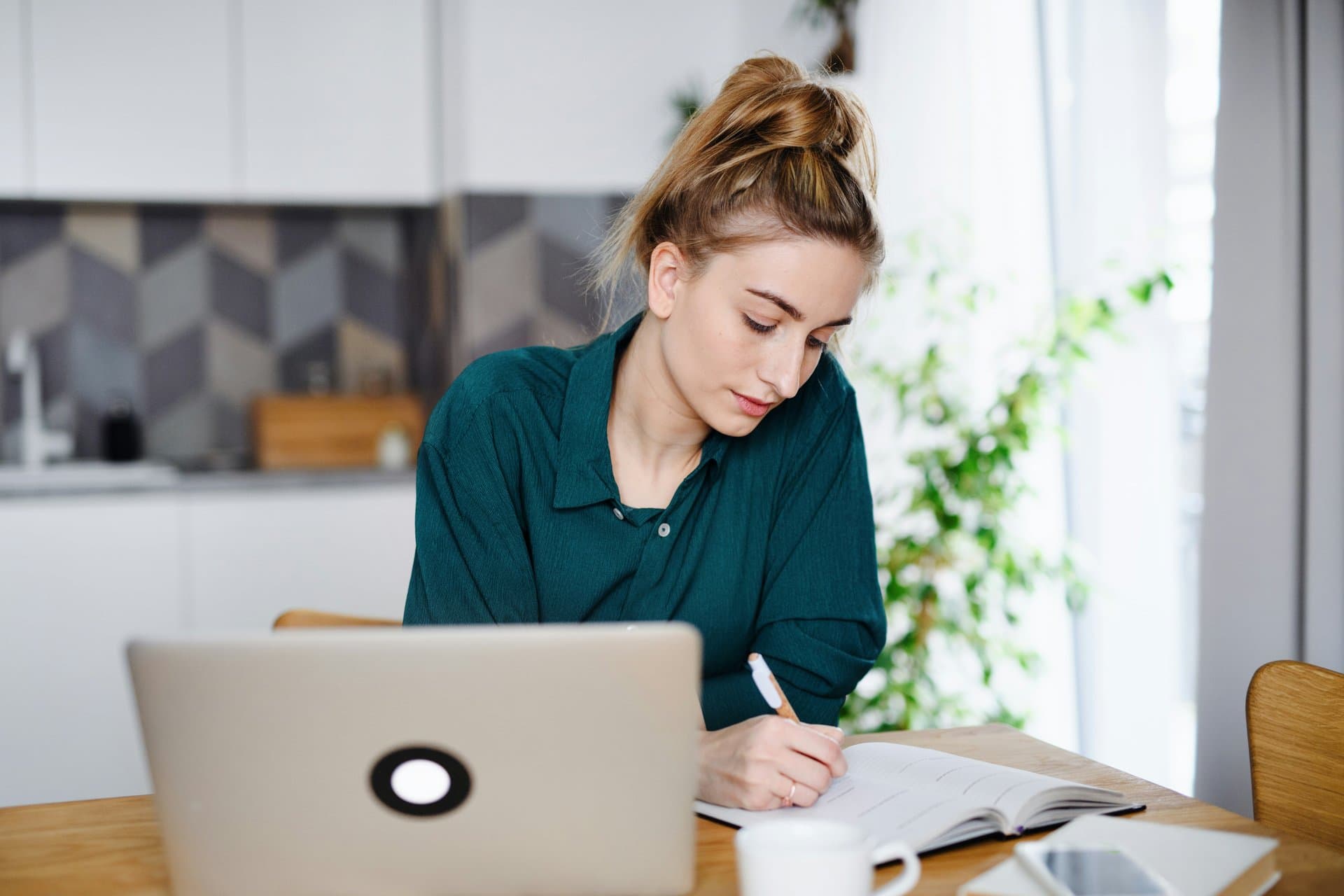 Benefits in Job Advertisements: Which Perks Really Matter to Applicants